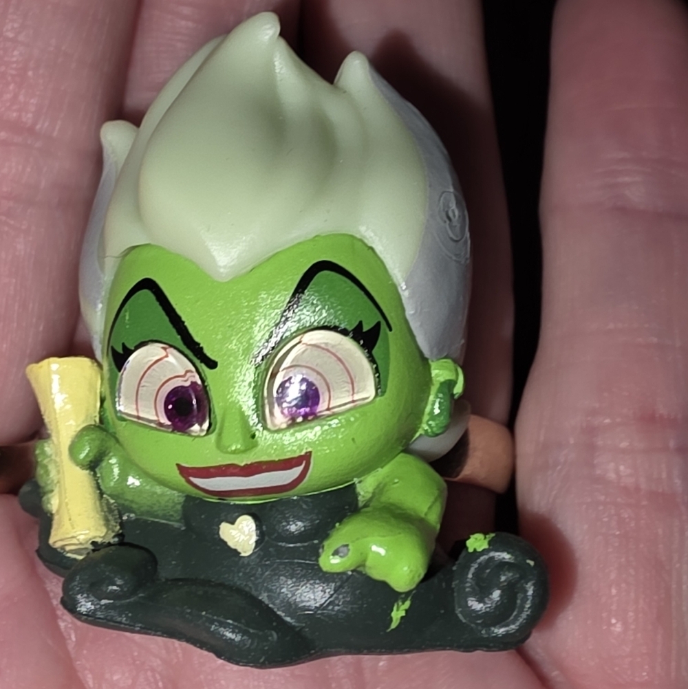 DISNEY DORABLES URSULA MINI TINY FIGURE